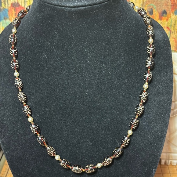 Unique Beads Costume Pearl 24”L Necklace Gold Tone Decorative Clasp EVC - Picture 3 of 10